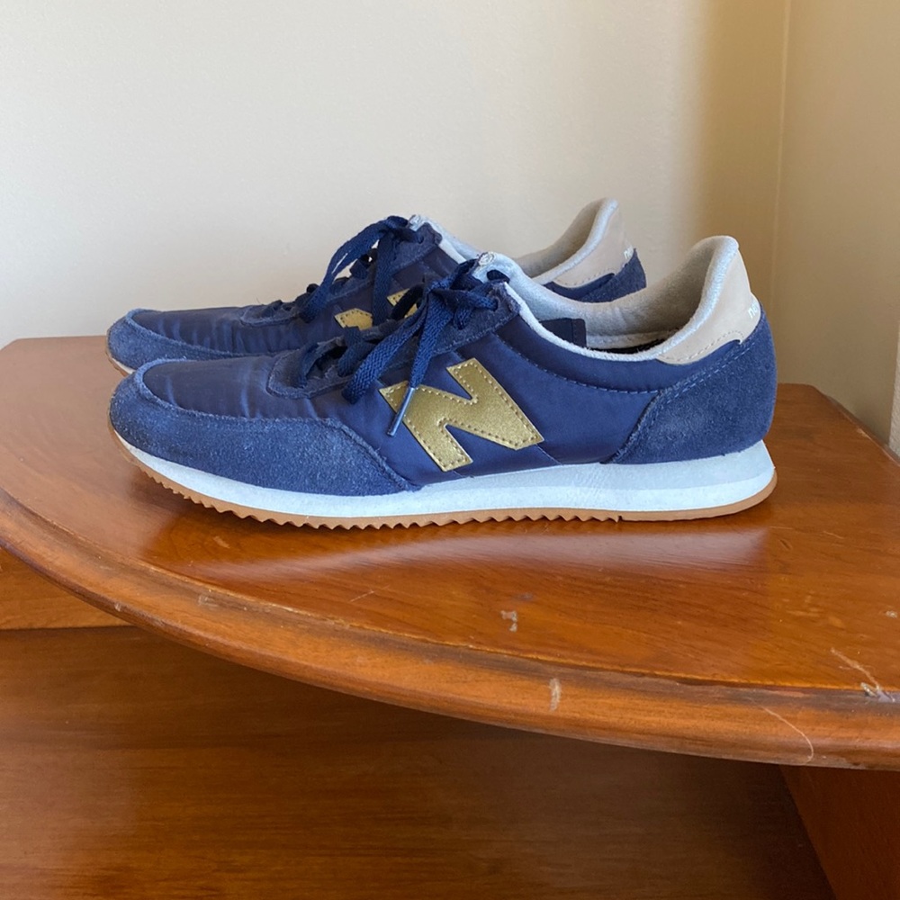 Navy blue, New Balance sneakers, size 7.5